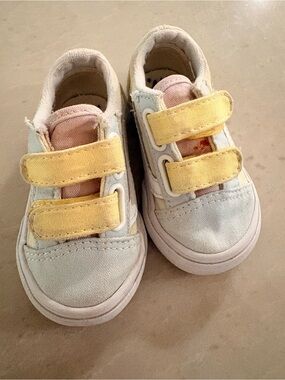 Vans Kids Canvas Hook-and-Loop Sneakers in White and Yellow